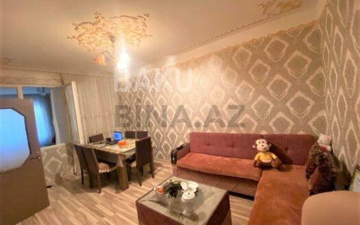 3 Room Old Apartment for Sale in Baku