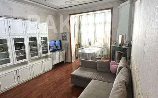 2 Rooms Old Apartment for Sale in Baku