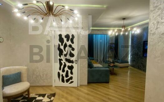 3 Room Old Apartment for Sale in Baku