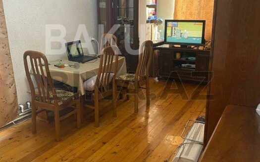 2 Rooms Old Apartment for Sale in Baku