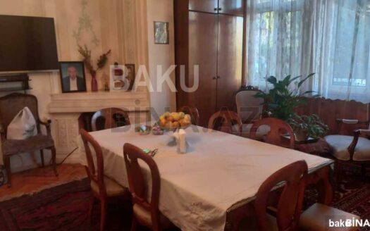 2 Rooms Old Apartment for Sale in Baku