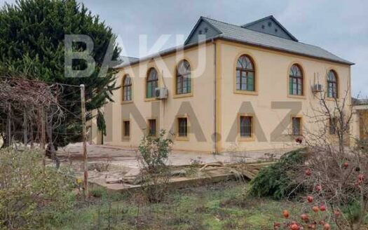 6 Room House / Villa for Sale in Baku