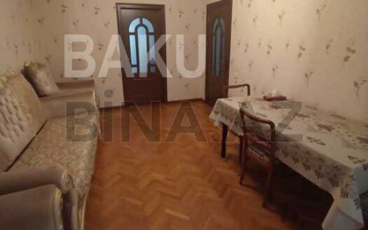 3 Room Old Apartment for Sale in Baku