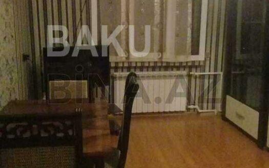 3 Room Old Apartment for Sale in Baku