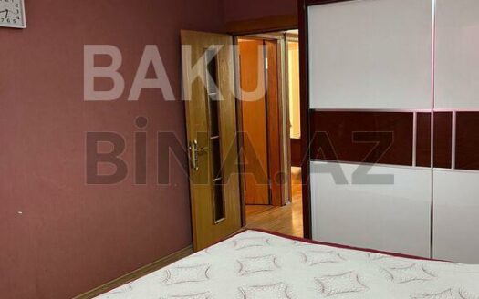 3 Room Old Apartment for Sale in Baku