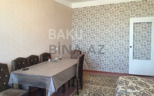 3 Room Old Apartment for Sale in Baku