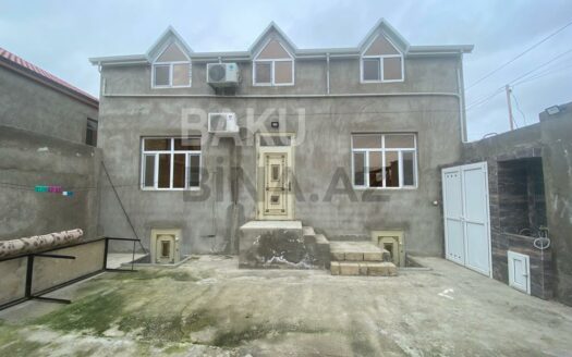 4 Room House / Villa for Sale in Baku