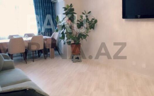 3 Room Old Apartment for Sale in Baku