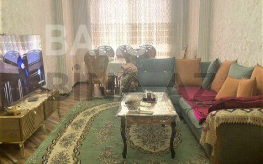 3 Room Old Apartment for Sale in Baku