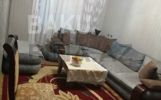 5-Room Old Apartment for Sale in Baku