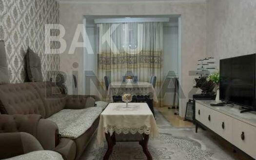 3 Room Old Apartment for Sale in Baku