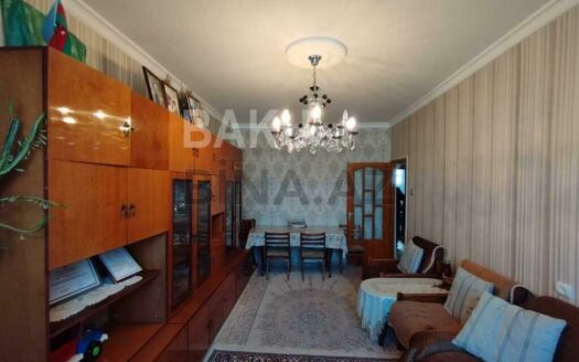 3 Room Old Apartment for Sale in Baku