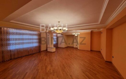 3 Room Old Apartment for Sale in Baku