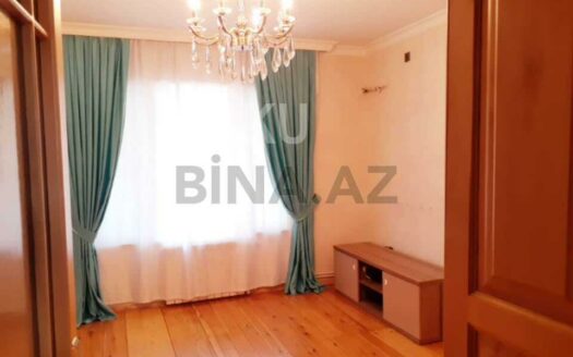 3 Room Old Apartment for Sale in Khirdalan