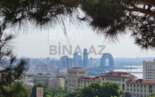 14 Room House / Villa for Sale in Baku