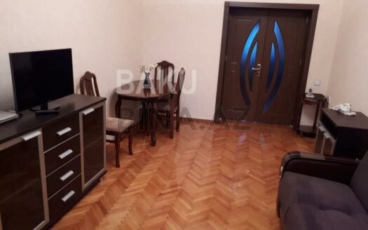 2 Rooms Old Apartment for Sale in Baku