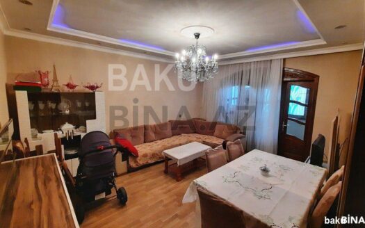 3 Room Old Apartment for Sale in Baku