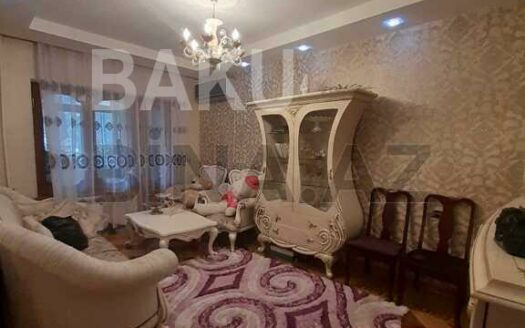 4 Room Old Apartment for Sale in Baku