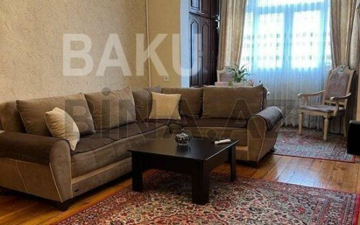 2 Rooms Old Apartment for Sale in Baku