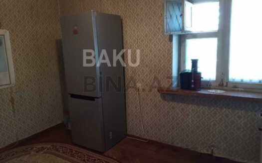 3 Room Old Apartment for Sale in Baku