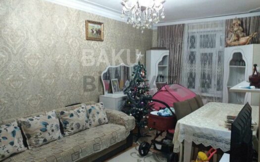 3 Room Old Apartment for Sale in Baku