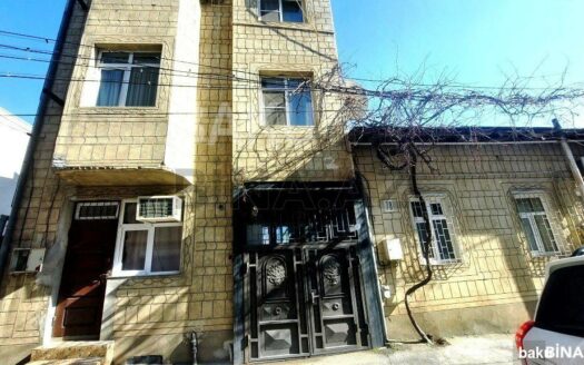 5 Room House / Villa for Sale in Baku