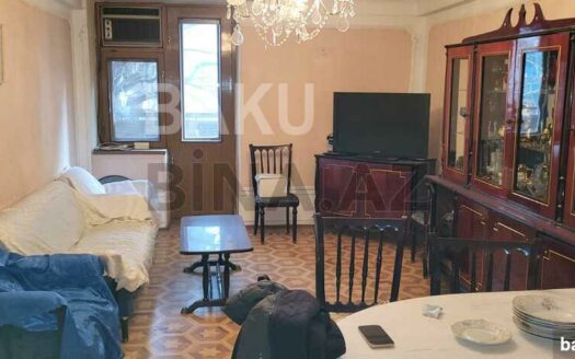 3 Room Old Apartment for Sale in Baku