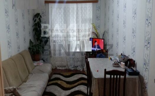 2 Rooms Old Apartment for Sale in Baku