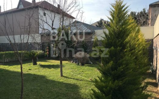 6 Room House / Villa for Sale in Baku