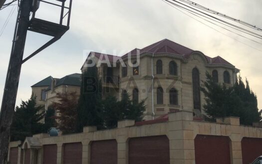 8 Room House / Villa for Sale in Baku