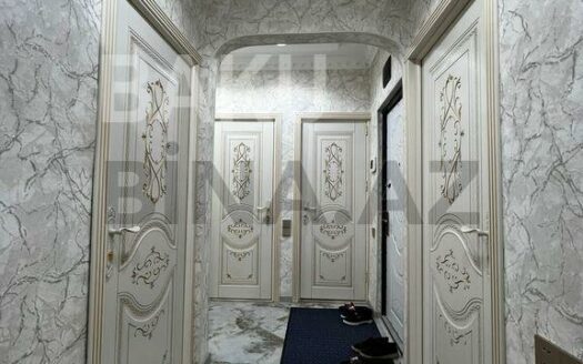 3 Room Old Apartment for Sale in Baku