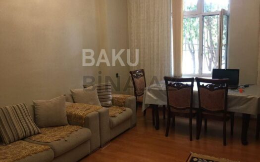 3 Room Old Apartment for Sale in Baku