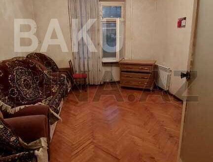 2 Rooms Old Apartment for Sale in Baku