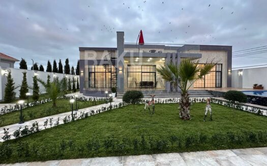 5 Room House / Villa for Sale in Baku