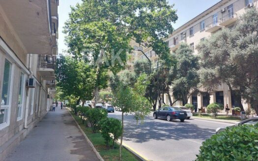 2 Rooms Old Apartment for Sale in Baku