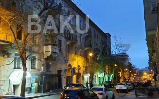 2 Rooms Old Apartment for Sale in Baku