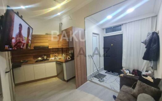 3 Room Old Apartment for Sale in Baku