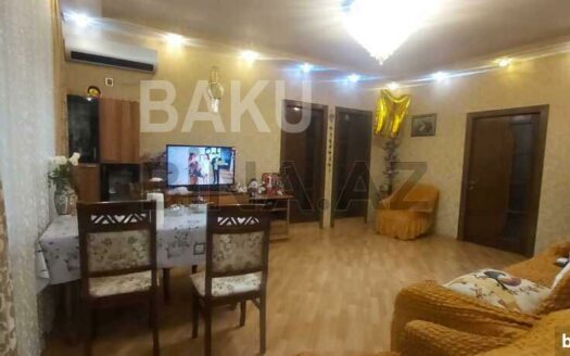 4 Room Old Apartment for Sale in Baku