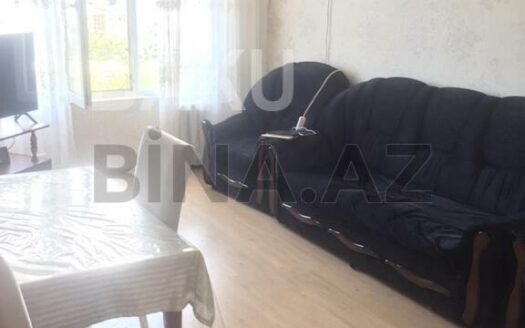 4 Room Old Apartment for Sale in Baku