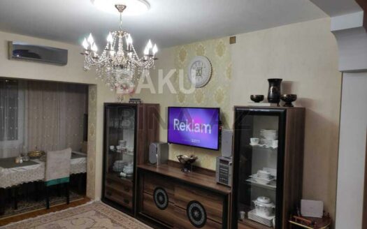 2 Rooms Old Apartment for Sale in Baku