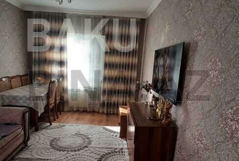 3 Room Old Apartment for Sale in Baku