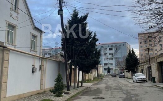 4 Room House / Villa for Sale in Baku