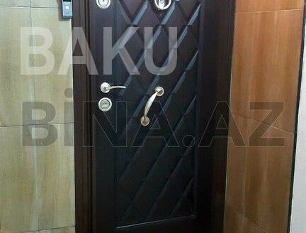 3 Room Old Apartment for Sale in Baku