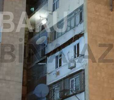 3 Room Old Apartment for Sale in Baku