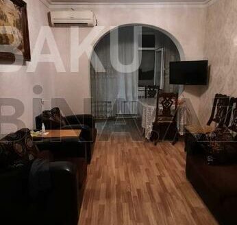 3 Room Old Apartment for Sale in Baku