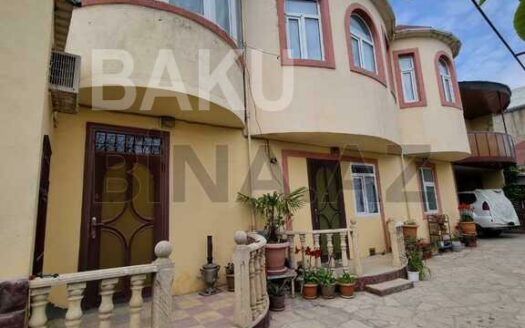 8 Room House / Villa for Sale in Baku