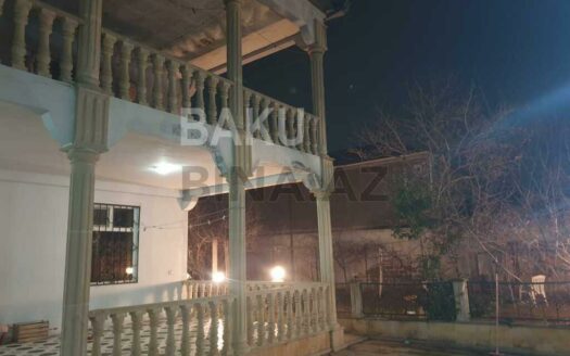 8 Room House / Villa for Sale in Baku