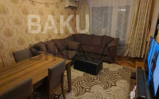 3 Room Old Apartment for Sale in Baku