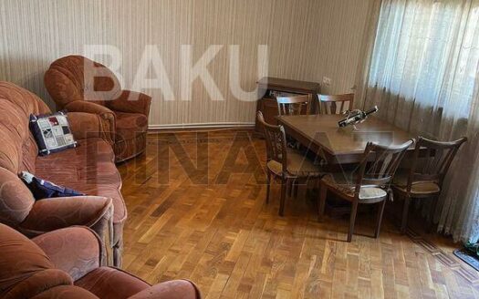 3 Room Old Apartment for Sale in Baku