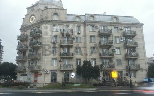 2 Rooms Old Apartment for Sale in Baku